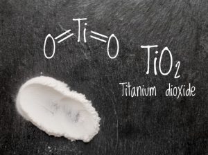 Titanium dioxide làm từ gì?